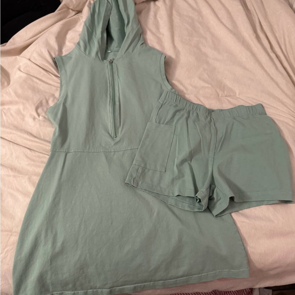 Women's Sleeveless Hoodie and Shorts Set - Mint Green